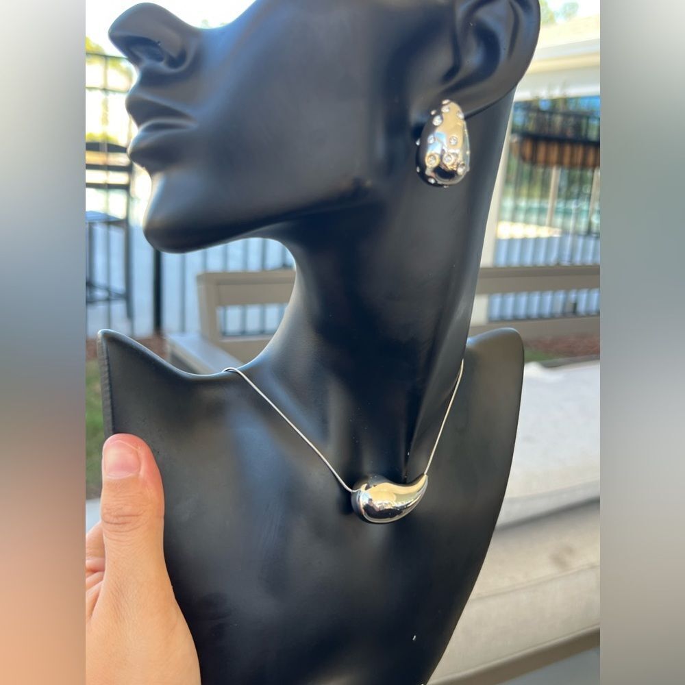 Silver Teardrop Pendant Necklace - Picture 13 of 13